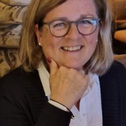 KUNSTENARES SABINE VAN DEN BOSSCHE UIT OOSTBURG